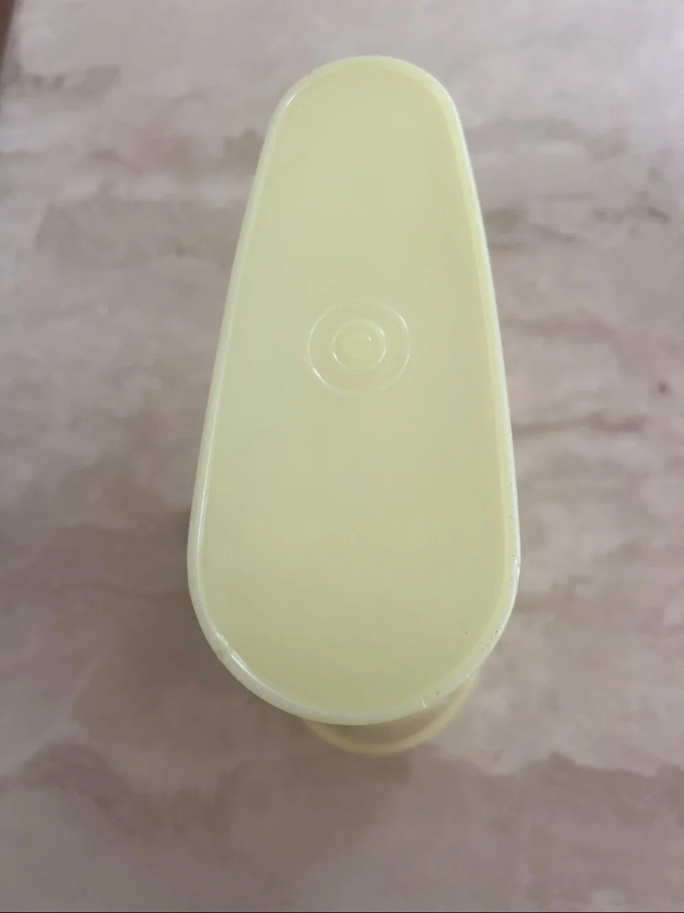 Tupperware Vintage Beverage Buddy With Handle 2 QT Yellow 587-1